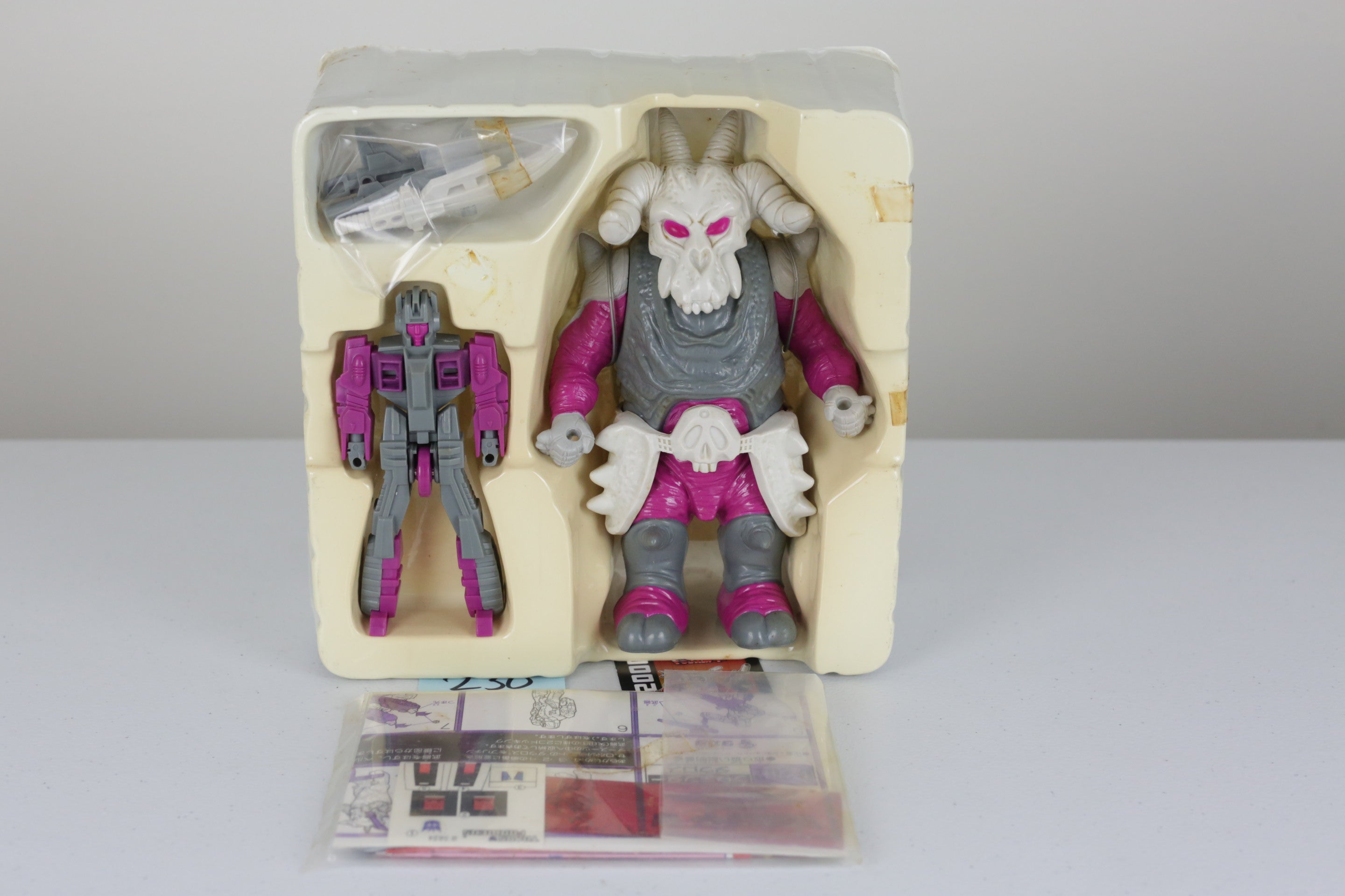 Pretender Dowlos Skullgrin MIB Unused